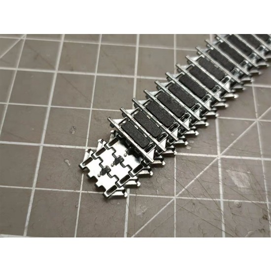 1/35 FV4201 Chieftain Main Battle Tank Metal Track Links w/Pins 1/35 FV4201 Chieftain Main Battle Tank Metal Track Links w/Pins