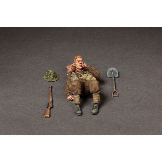 1/35 British Infantryman at Rest 1/35 British Infantryman at Rest