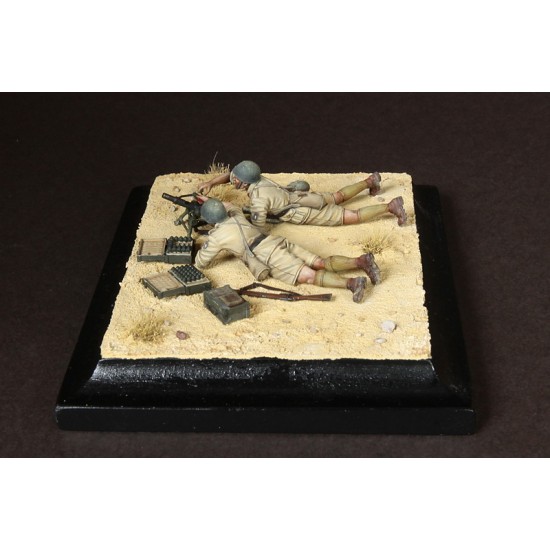1/35 Italian 45mm Mortar Brixia Team (2 figures with mortar) 1/35 Italian 45mm Mortar Brixia Team (2 figures with mortar)