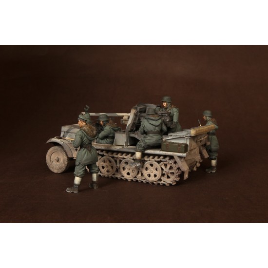 1/35 5cm Pak 38 (Sf) auf Zugkraftwagen 1t Crew for Dragon Kit #6719 (5 figures) 1/35 5cm Pak 38 (Sf) auf Zugkraftwagen 1t Crew for Dragon Kit #6719 (5 figures)