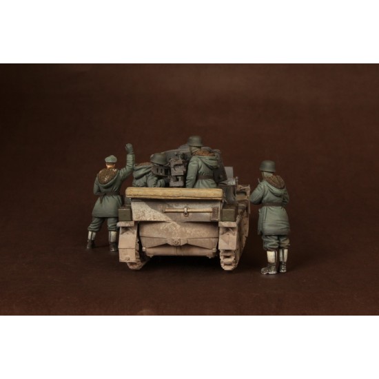 1/35 5cm Pak 38 (Sf) auf Zugkraftwagen 1t Crew for Dragon Kit #6719 (5 figures) 1/35 5cm Pak 38 (Sf) auf Zugkraftwagen 1t Crew for Dragon Kit #6719 (5 figures)