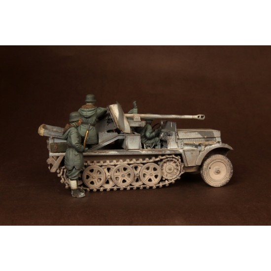 1/35 5cm Pak 38 (Sf) auf Zugkraftwagen 1t Crew for Dragon Kit #6719 (5 figures) 1/35 5cm Pak 38 (Sf) auf Zugkraftwagen 1t Crew for Dragon Kit #6719 (5 figures)