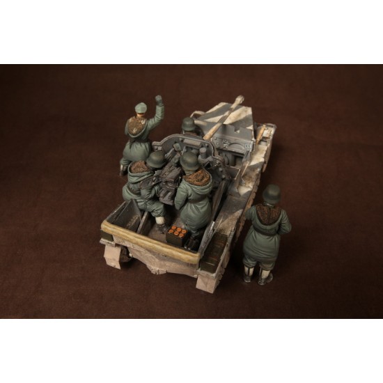 1/35 5cm Pak 38 (Sf) auf Zugkraftwagen 1t Crew for Dragon Kit #6719 (5 figures) 1/35 5cm Pak 38 (Sf) auf Zugkraftwagen 1t Crew for Dragon Kit #6719 (5 figures)