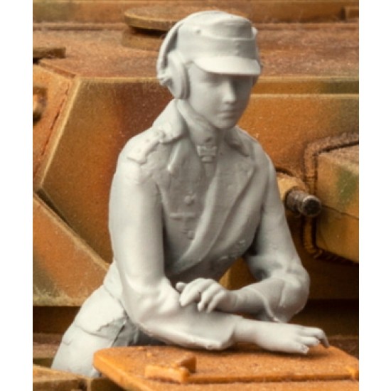 1/35 German Pzkpfw.IV Female Tank Radio Operator 1/35 German Pzkpfw.IV Female Tank Radio Operator