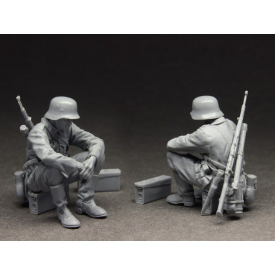 1/35 German Infantryman at Rest 1939-1944 Vol.5 (1 figure) 1/35 German Infantryman at Rest 1939-1944 Vol.5 (1 figure)