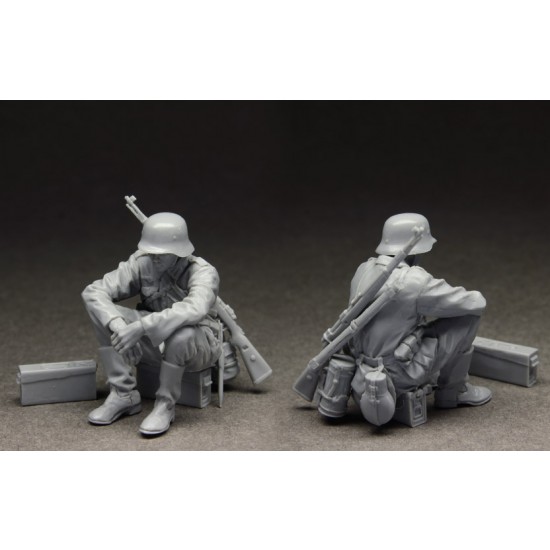 1/35 German Infantryman at Rest 1939-1944 Vol.5 (1 figure) 1/35 German Infantryman at Rest 1939-1944 Vol.5 (1 figure)