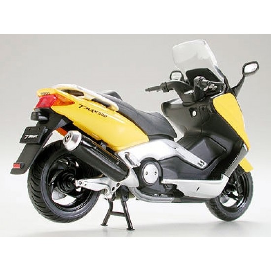 1/24 Yamaha TMAX w/Rider Figure (Snap On)