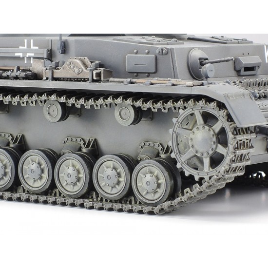 1/35 German Tank Panzerkampfwagen IV 1/35 German Tank Panzerkampfwagen IV