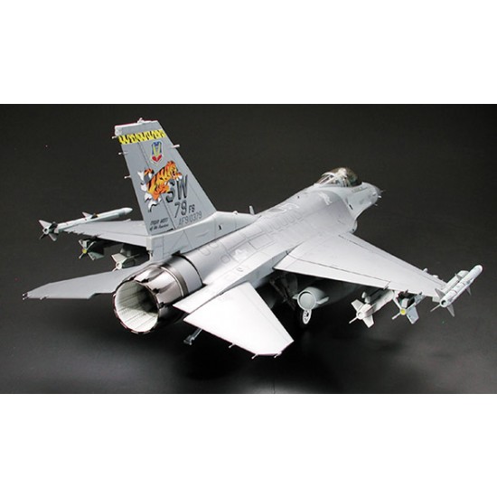 1/32 Lockheed Martin F-16CJ Block 50 - Fighting Falcon 1/32 Lockheed Martin F-16CJ Block 50 - Fighting Falcon
