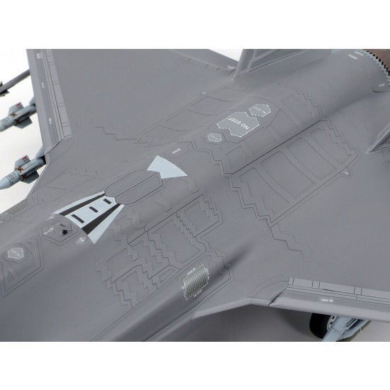 1/72 Lockheed Martin F-35A Lightning II Multirole Fighter 1/72 Lockheed Martin F-35A Lightning II Multirole Fighter