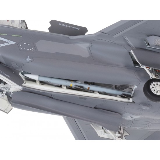 1/72 Lockheed Martin F-35 B Lightning II 1/72 Lockheed Martin F-35 B Lightning II