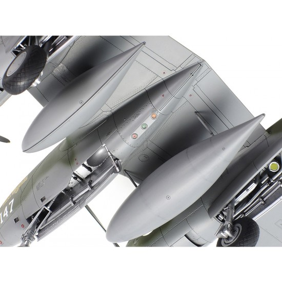 1/48 Lockheed P-38 F/G Lightning 1/48 Lockheed P-38 F/G Lightning