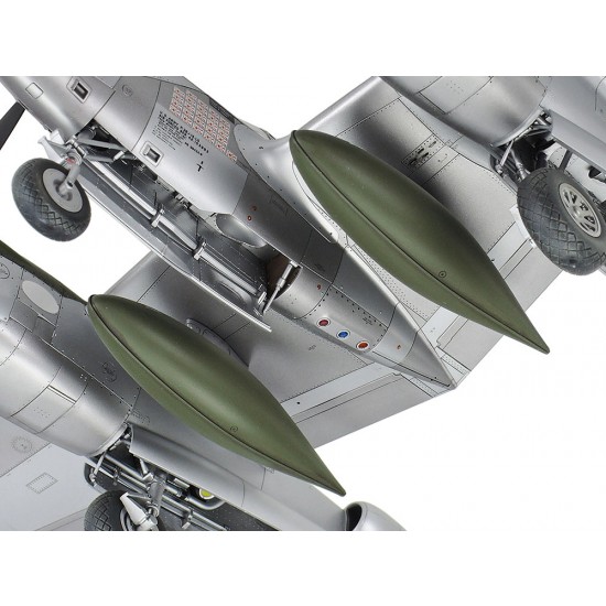 1/48 Lockheed P-38J Lightning 1/48 Lockheed P-38J Lightning