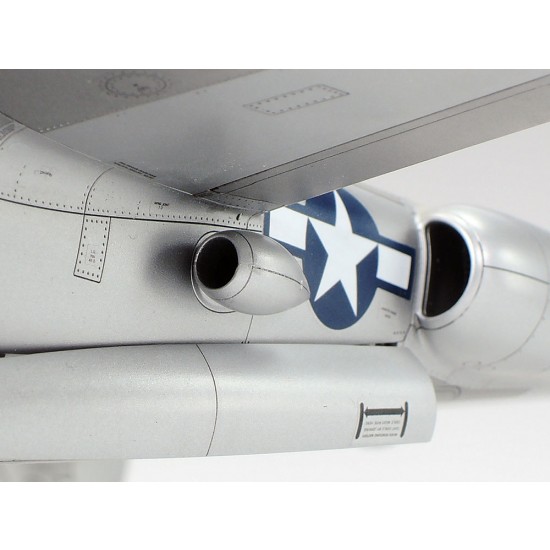 1/48 Lockheed P-38J Lightning 1/48 Lockheed P-38J Lightning