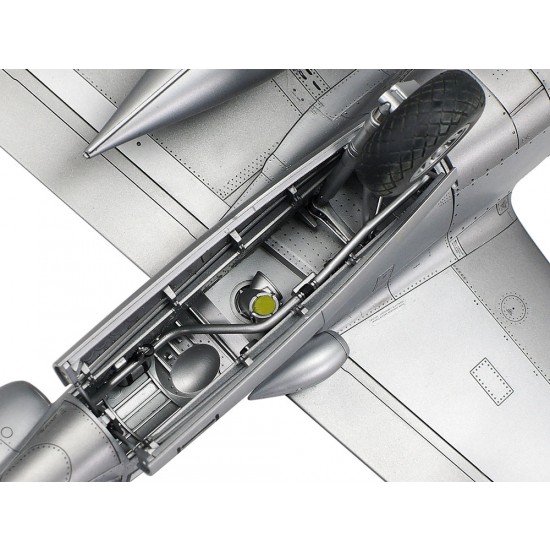 1/48 Lockheed P-38J Lightning 1/48 Lockheed P-38J Lightning