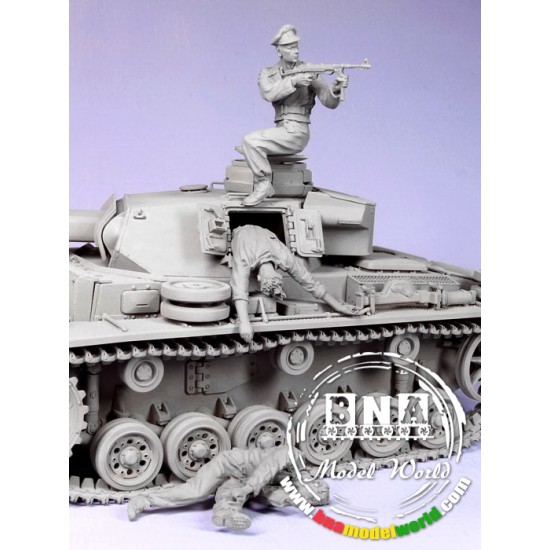 1/35 Resin Figure Model Kit WW2 German Soldiers Tank Crew Tankers Dog Unpainted 
