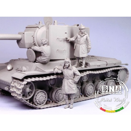 1/35 Soviet Tank Crew for KV-2, Winter 1939-1944 (3 Resin Figures) 1/35 Soviet Tank Crew for KV-2, Winter 1939-1944 (3 Resin Figures)