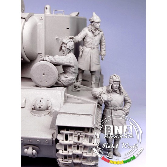 1/35 Soviet Tank Crew for KV-2, Winter 1939-1944 (3 Resin Figures) 1/35 Soviet Tank Crew for KV-2, Winter 1939-1944 (3 Resin Figures)