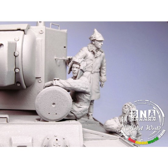 1/35 Soviet Tank Crew for KV-2, Winter 1939-1944 (3 Resin Figures) 1/35 Soviet Tank Crew for KV-2, Winter 1939-1944 (3 Resin Figures)
