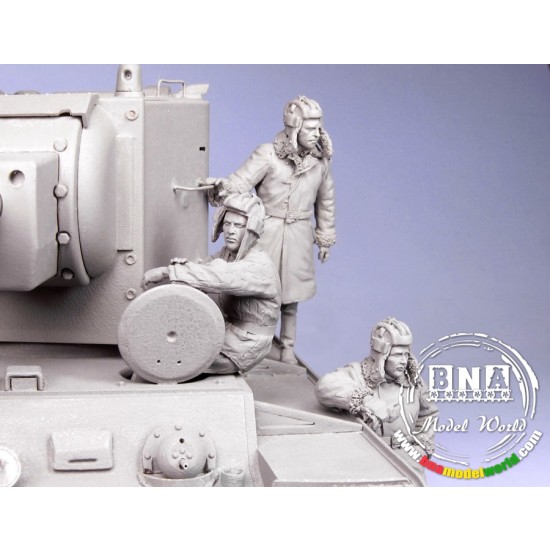 1/35 Soviet Tank Crew for KV-2, Winter 1939-1944 (3 Resin Figures) 1/35 Soviet Tank Crew for KV-2, Winter 1939-1944 (3 Resin Figures)