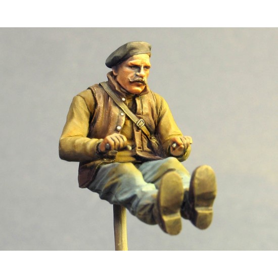 1/35 WWI French Tankers: FT-17 Light Tank Driver and Commander (2 figures) 1/35 WWI French Tankers: FT-17 Light Tank Driver and Commander (2 figures)