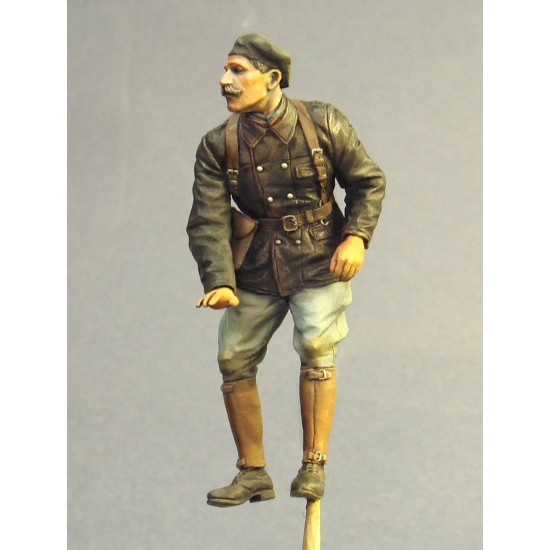 1/35 WWI French Tankers: FT-17 Light Tank Driver and Commander (2 figures) 1/35 WWI French Tankers: FT-17 Light Tank Driver and Commander (2 figures)