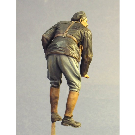 1/35 WWI French Tankers: FT-17 Light Tank Driver and Commander (2 figures) 1/35 WWI French Tankers: FT-17 Light Tank Driver and Commander (2 figures)
