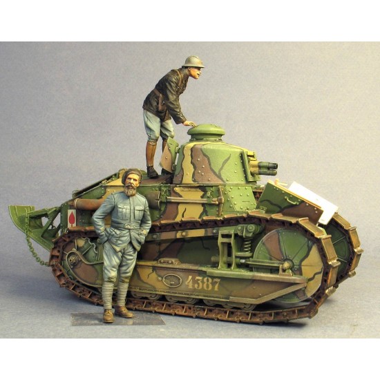 1/35 WWI French Tankers: FT-17 Light Tank Driver and Commander (2 figures) 1/35 WWI French Tankers: FT-17 Light Tank Driver and Commander (2 figures)