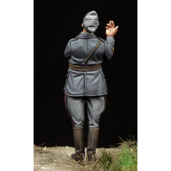 1/35 WWII Italian Officer #2 - Singing 1/35 WWII Italian Officer #2 - Singing