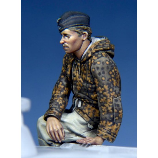 1/35 WWII German Panther Crewman #1 1/35 WWII German Panther Crewman #1