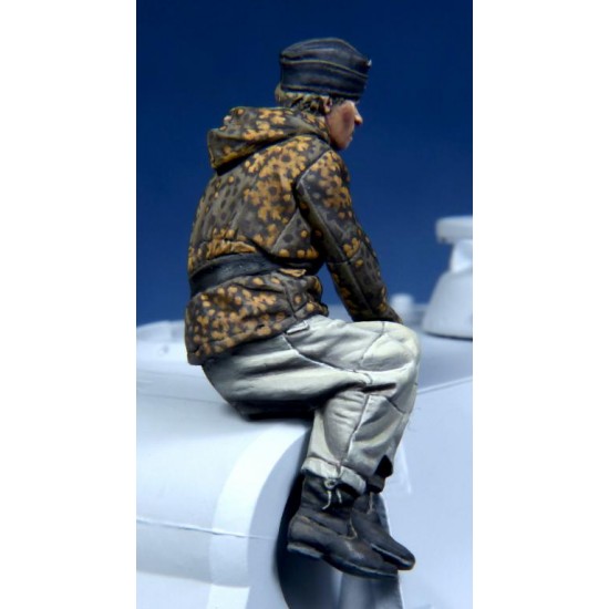 1/35 WWII German Panther Crewman #1 1/35 WWII German Panther Crewman #1