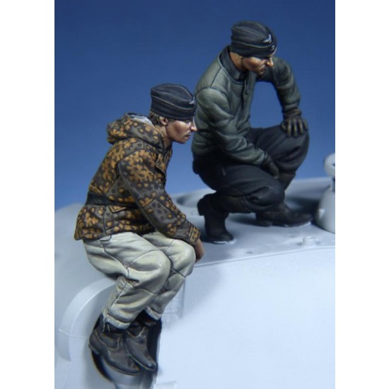 1/35 WWII German Panther Crew (2 figures) 1/35 WWII German Panther Crew (2 figures)