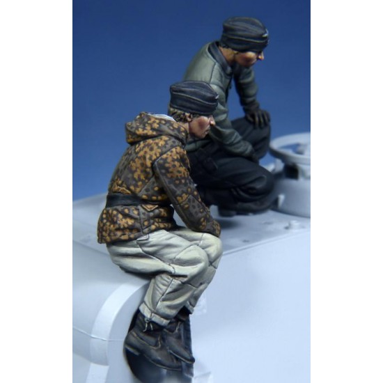1/35 WWII German Panther Crew (2 figures) 1/35 WWII German Panther Crew (2 figures)