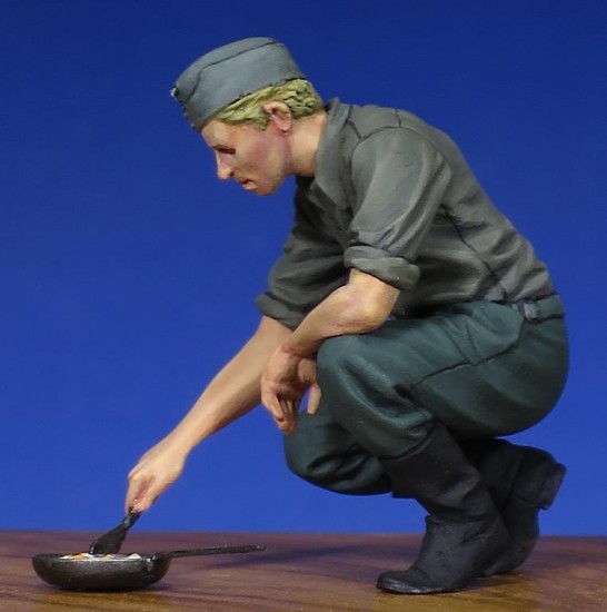 1/35 WWII German Cooking Soldier 1/35 WWII German Cooking Soldier