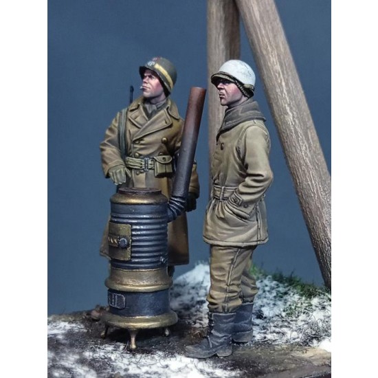 1/35 WWII US Military Police & GI with Stove, Ardennes 1944 (2 figures) 1/35 WWII US Military Police & GI with Stove, Ardennes 1944 (2 figures)