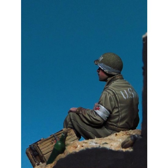 1/35 WWII US Navy Corpsman (medic) #2, Normandy 1944 1/35 WWII US Navy Corpsman (medic) #2, Normandy 1944