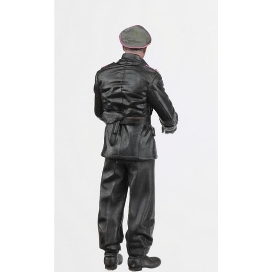 1/35 WWII Waffen SS Panzer Commander (with optional heagear) 1/35 WWII Waffen SS Panzer Commander (with optional heagear)