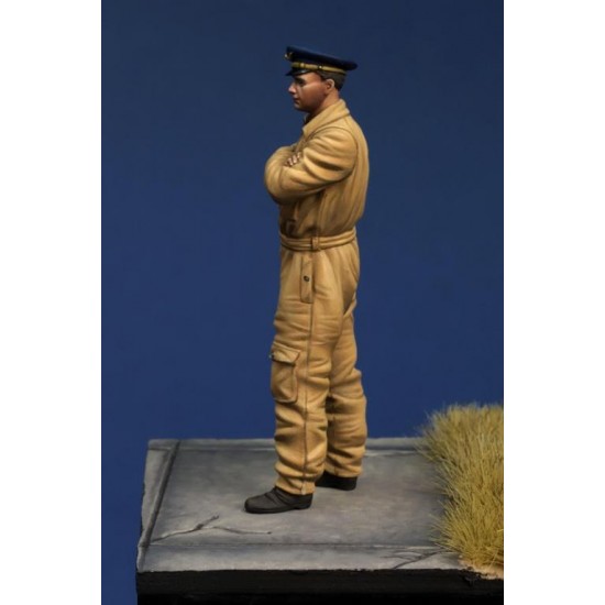 1/35 WWII French Pilot #1 1/35 WWII French Pilot #1