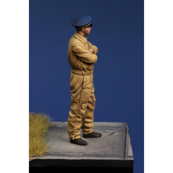 1/35 WWII French Pilot #1 1/35 WWII French Pilot #1