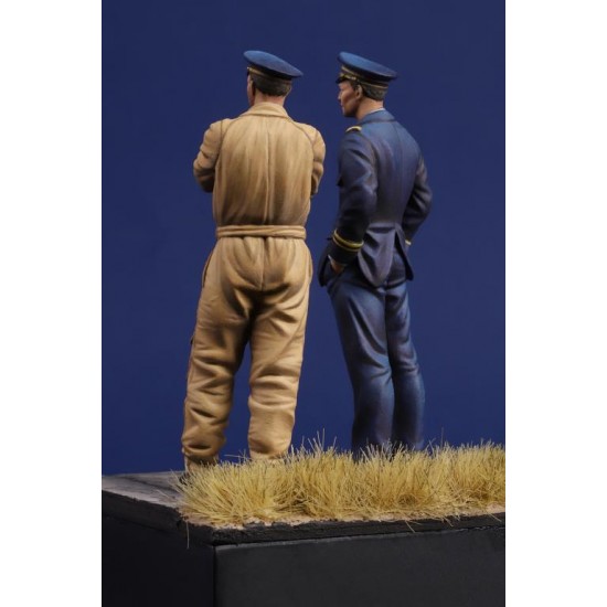 1/35 WWII French Pilots (2 figures) 1/35 WWII French Pilots (2 figures)