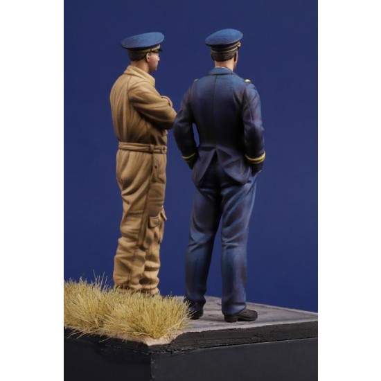 1/35 WWII French Pilots (2 figures) 1/35 WWII French Pilots (2 figures)