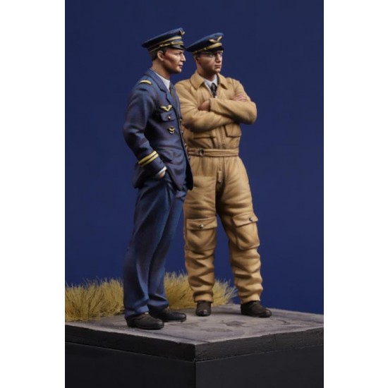 1/35 WWII French Pilots (2 figures) 1/35 WWII French Pilots (2 figures)