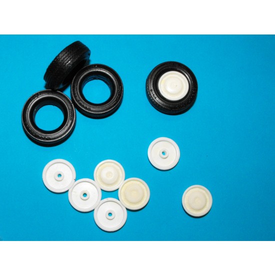 1/25 Tyre, Wheel and Back Pack #1022 1/25 Tyre, Wheel and Back Pack #1022