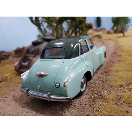 1/25 FJ Kerbside Antique Car Pack Resin Kit 1/25 FJ Kerbside Antique Car Pack Resin Kit