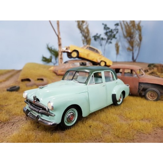 1/25 FJ Kerbside Antique Car Pack Resin Kit 1/25 FJ Kerbside Antique Car Pack Resin Kit