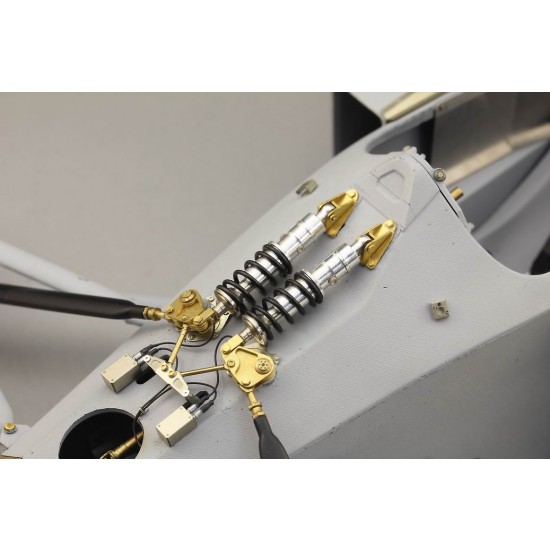 1/12 McLaren Honda MP4/6 Front Dampers and Chassis Front Bulkhead Detail-up Set 1/12 McLaren Honda MP4/6 Front Dampers and Chassis Front Bulkhead Detail-up Set