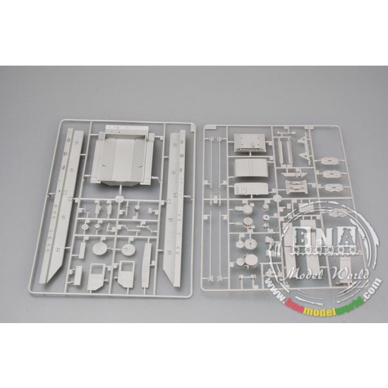 1/35 MAZ-537G intermediate type with MAZ/ChMZAP 5247G semitrailer 1/35 MAZ-537G intermediate type with MAZ/ChMZAP 5247G semitrailer