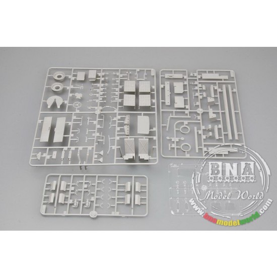 1/35 MAZ-537G intermediate type with MAZ/ChMZAP 5247G semitrailer 1/35 MAZ-537G intermediate type with MAZ/ChMZAP 5247G semitrailer