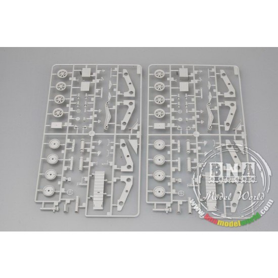 1/35 MAZ-537G intermediate type with MAZ/ChMZAP 5247G semitrailer 1/35 MAZ-537G intermediate type with MAZ/ChMZAP 5247G semitrailer