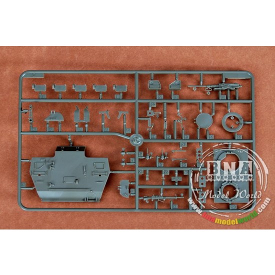 1/35 JGSDF Command post Car Type 82 1/35 JGSDF Command post Car Type 82